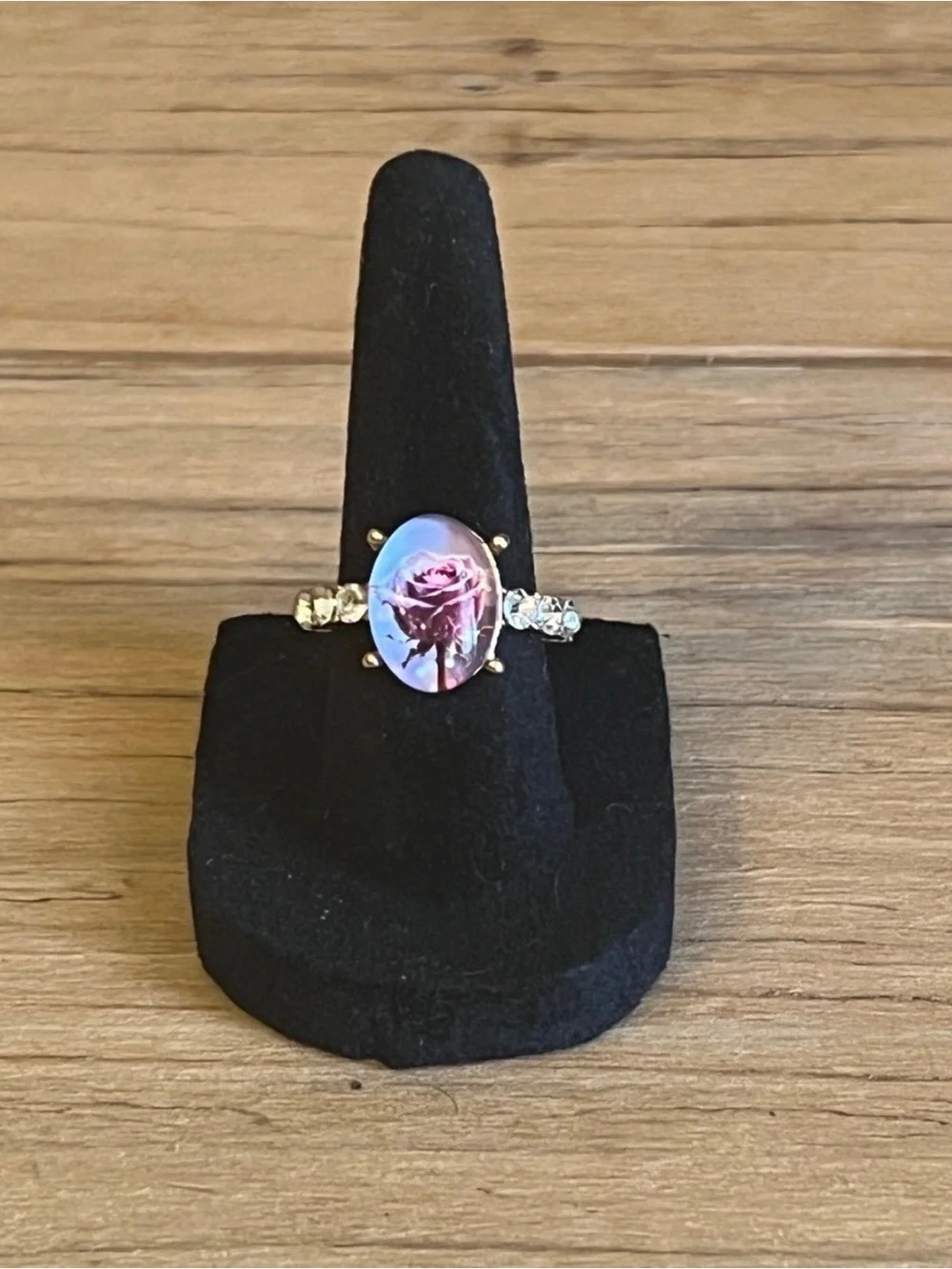 Gold Tone Fashion Ring with Purple Rose Cabochon Size 5.5-NWOT